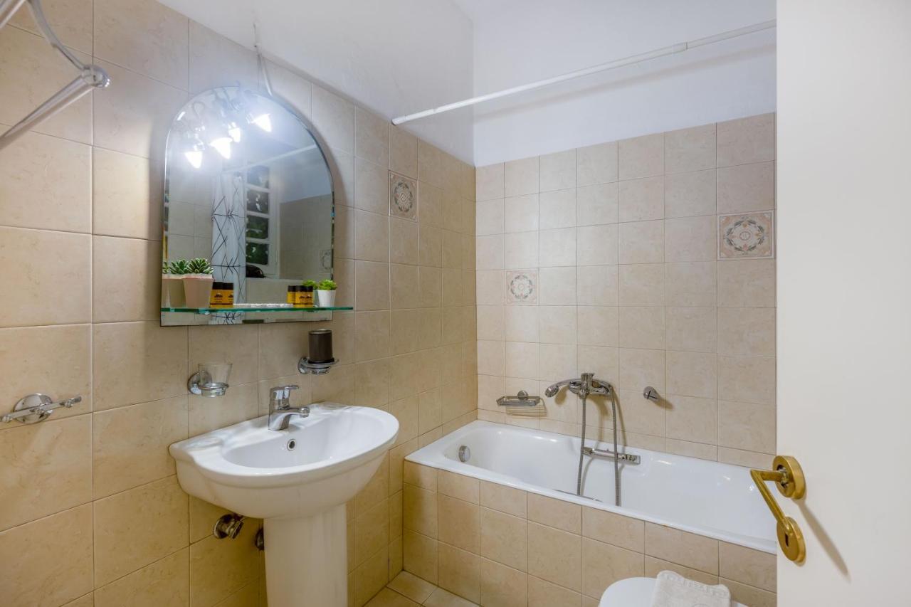Charming Apartment In The Heart Of Plaka Atenas Exterior foto